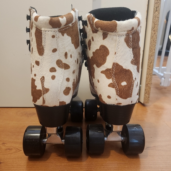 Steve Madden cow print skates size 6 - Picture 5 of 6